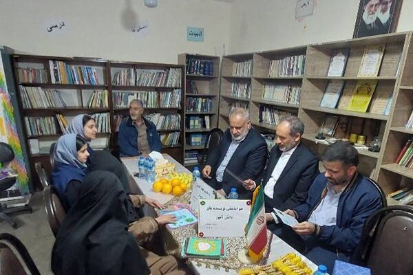 گفت‌وگوی خلاق دردبیرستان فاطمه‌الزهرا؛ نشست مشترک ناشر، معاونین و دانش‌آموزان نویسنده برای رفع چالش‌ها