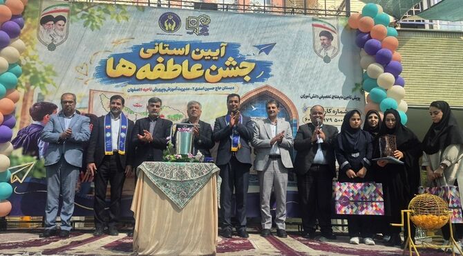 جشن عاطفه‌ها در دبستان دخترانه حاج حسین اسدی