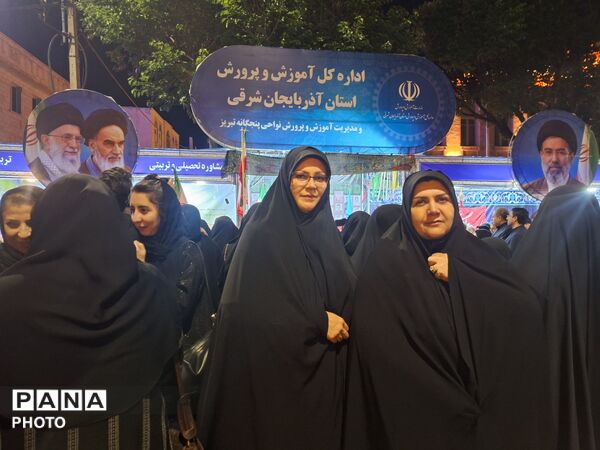 تجمع شبانه فرهنگیان و دانش‌آموزان تبریز با حضور معاون وزیر