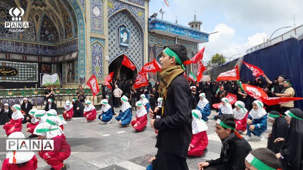 تشییع نمادین رهبر شهید