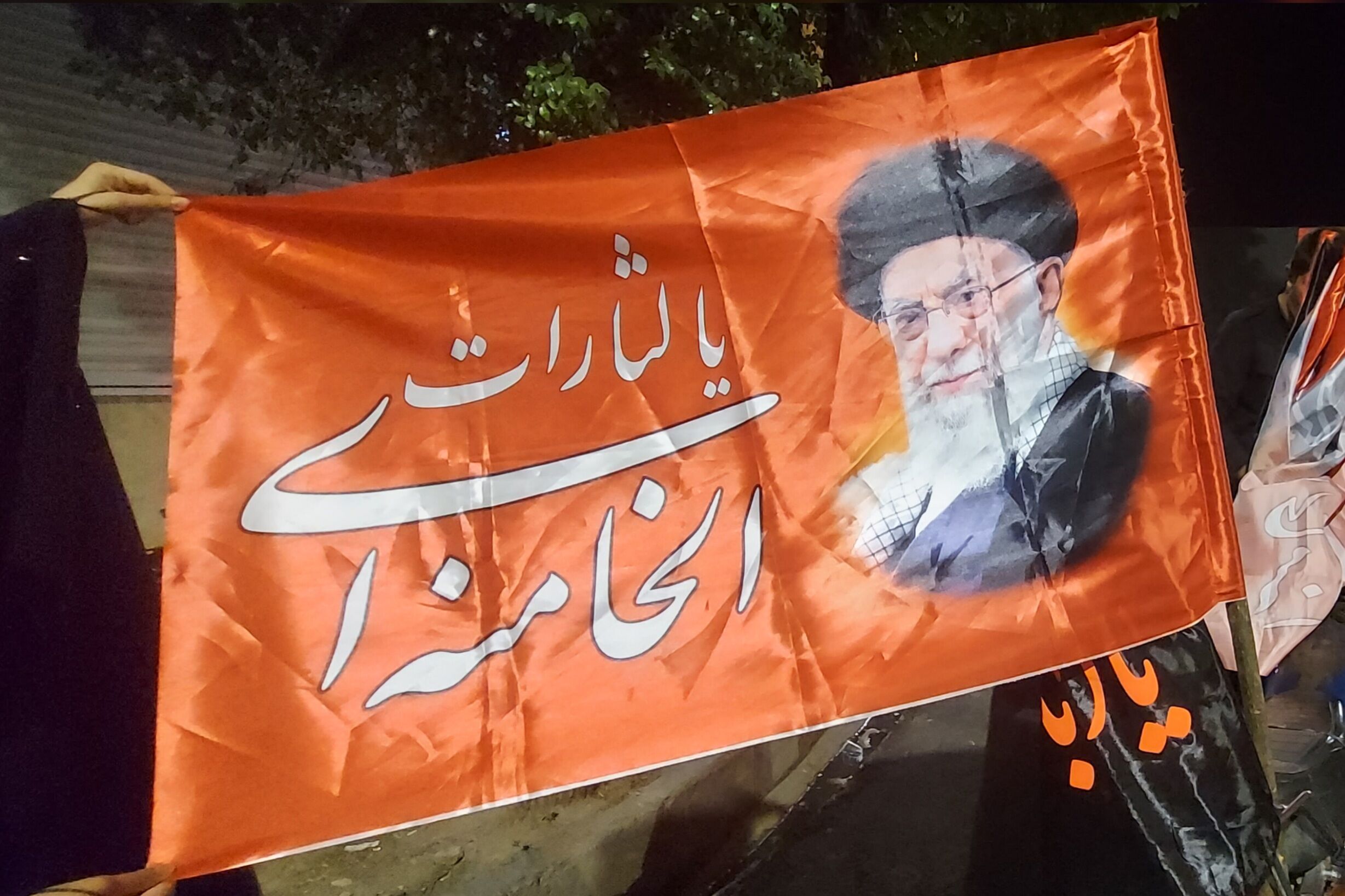هم‌نوایی با تهران؛ آیین وداع آباده‌ای‌ها با رهبر شهید
