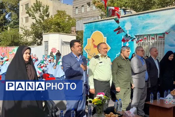 زنگ جشن شکوفه‌ها در مدرسه «آیین روشن» شهریار نواخته شد