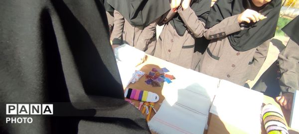 برپایی بازارچه دانش آموزی در دبیرستان نمونه اندیشه شهرستان کاشمر