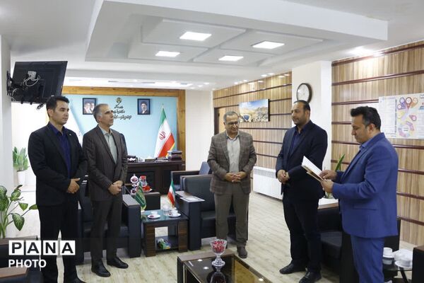 تجلیل فرماندار فیروزکوه از کارکنان حراست 