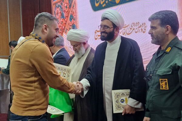 آیین تجلیل از برگزیدگان مسابقات قرآن و عترت بسیج قرچک