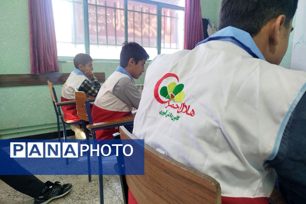 دانش‌آموزان مدرسه شهید باهنر لردگان آماده مقابله با زلزله شدند