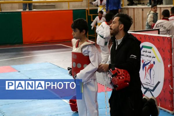 مسابقات تکواندو خردسالان پسران 