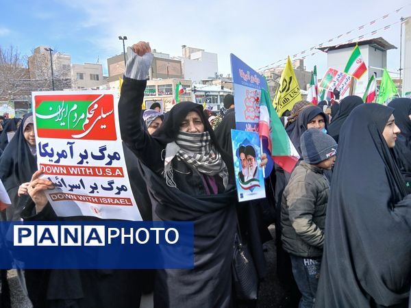 حضور پرشور مردم مشهدی در راهپیمایی ۲۲ بهمن 