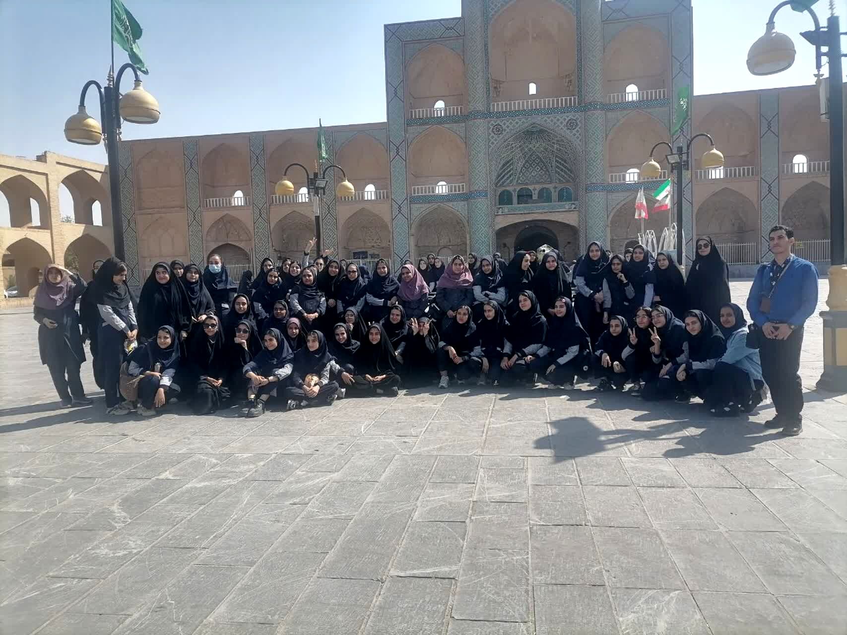 اردوی یزدگردی دانش‌آموزان پایه نهم دبیرستان فاطمه‌الزهرا (س)