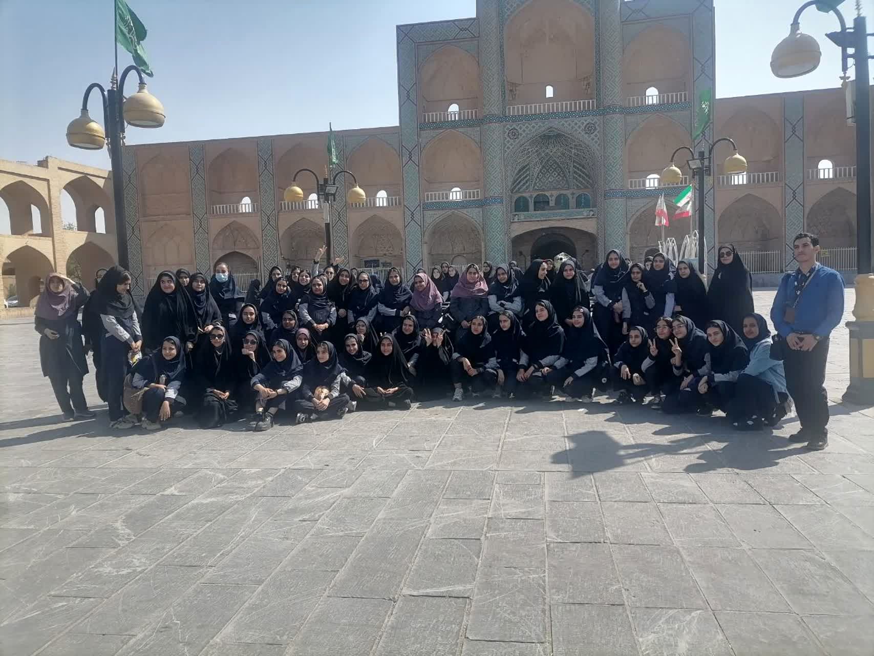 اردوی یزدگردی دانش‌آموزان پایه نهم دبیرستان فاطمه‌الزهرا (س)