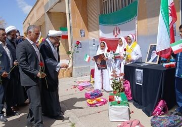مراسم چهلم رهبر معظم انقلاب اسلامی و شهدای میناب در منطقه بیرانوند برگزار شد 