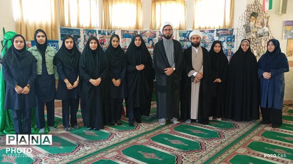 برپایی نمایشگاه انقلاب اسلامی توسط دانش‌آموزان دبیرستان نرگس