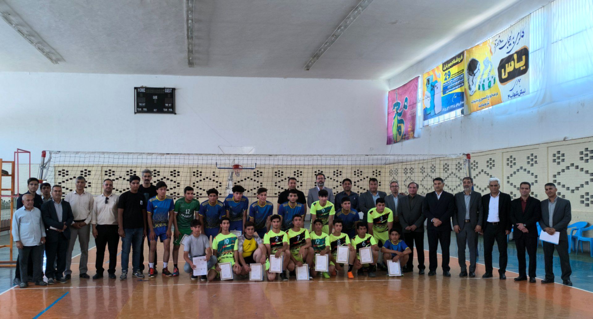 هنرستان کار و دانش امام رضا(ع) شهر خواف قهرمان مسابقات والیبال شد
