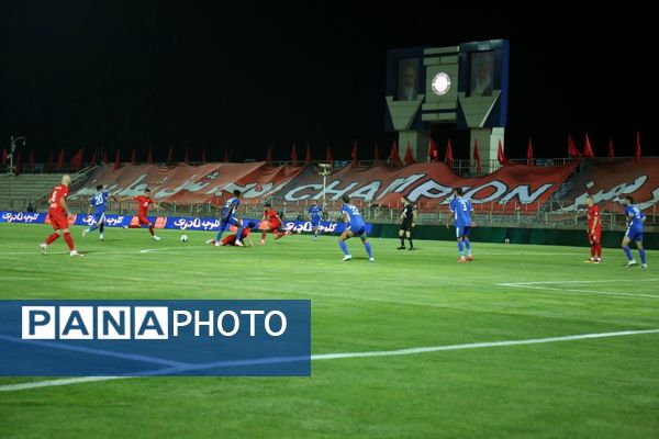 بازی تراکتور و استقلال در تبریز