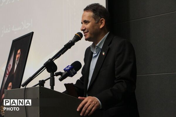 تقدیر از مدیران، معاونان و مدیران فعال قرآنی در آیین اختتامیه چهل‌وچهارمین مسابقات قرآن، عترت و نماز شهرستان اسلامشهر 