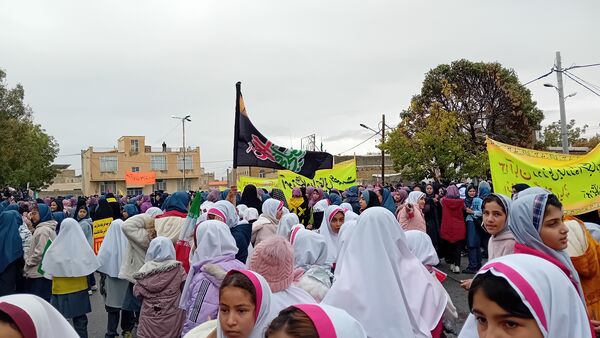 حماسه‌آفرینی دانش‌آموزان کمیجانی در راهپیمایی۱۳ آبان 