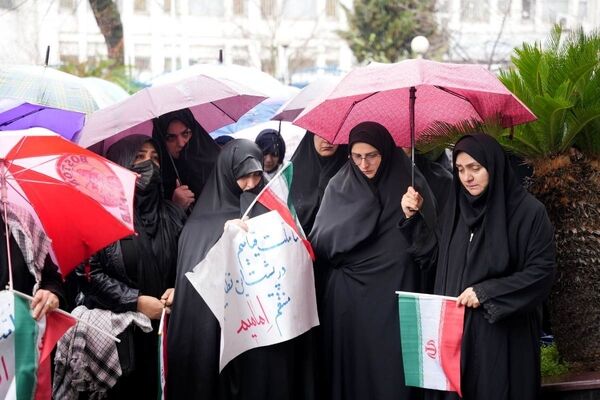 تجمع فرهنگیان گیلان در سوگ رهبر و مقتدایشان