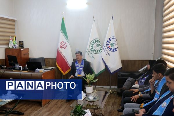دیدار دانش‌آموزان پسر پیشتاز با مدیر سازمان دانش‌آموزی خراسان رضوی