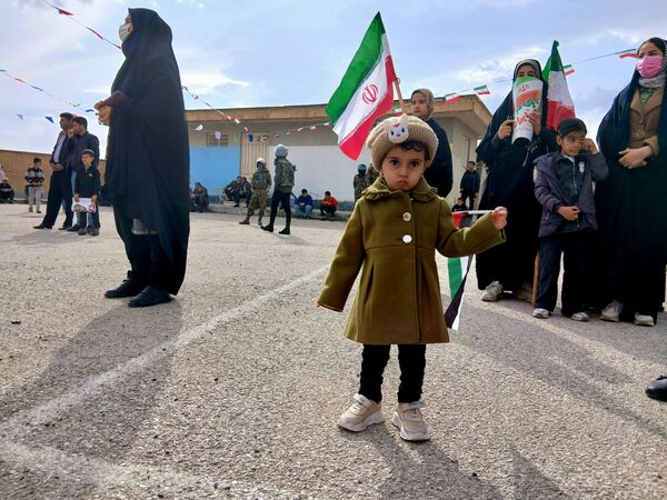 مردم شهرستان خانمیرزا در راهپیمایی ۲۲ بهمن وحدت را به نمایش گذاشتند