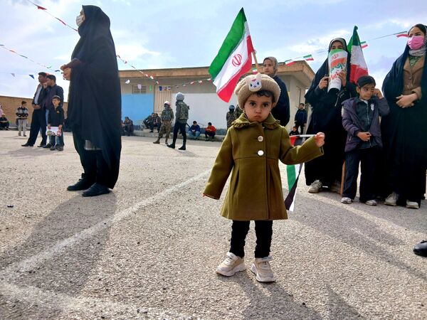 مردم شهرستان خانمیرزا در راهپیمایی ۲۲ بهمن وحدت را به نمایش گذاشتند