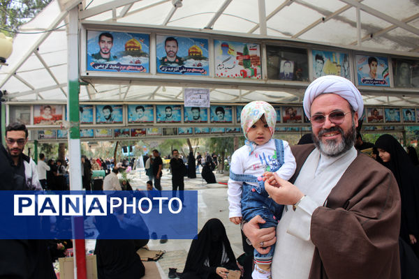 مراسم تحویل سال در گلزار شهدای قم