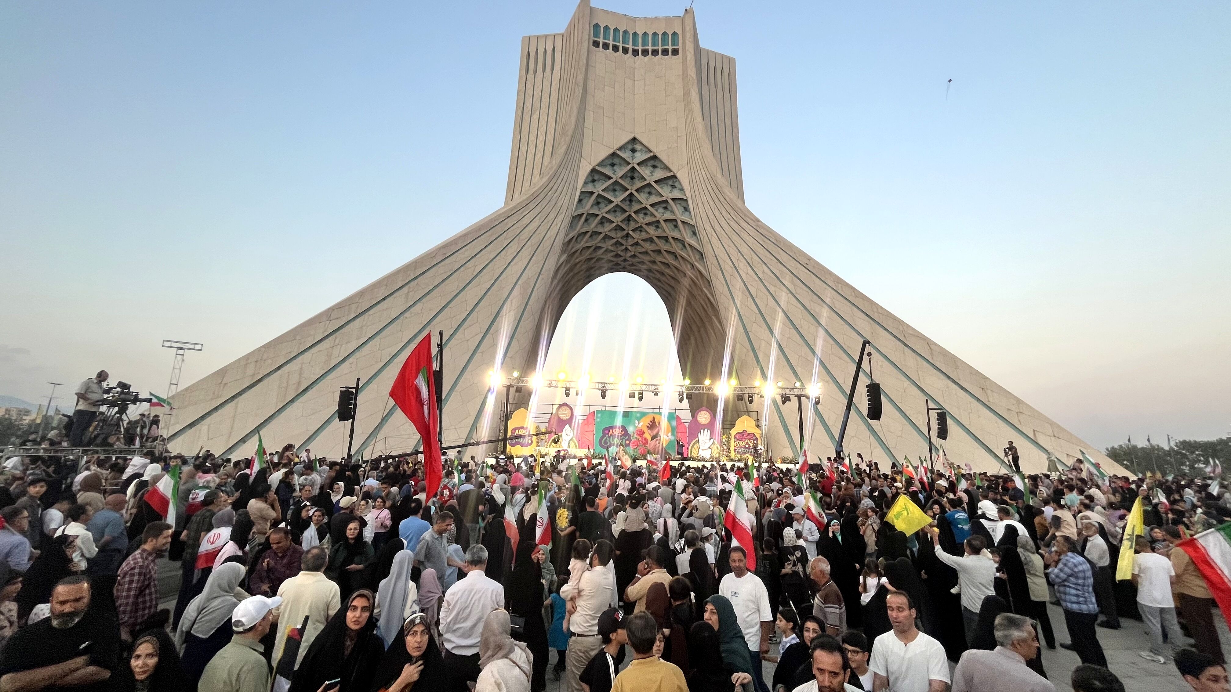 خروش عاشقان امیرالمؤمنین(ع) در مهمانی بزرگ غدیر تهران