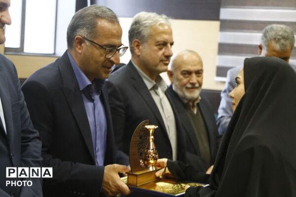  آیین تجلیل از معلمان نمونه منطقه‌ای در شهرستان فیروزکوه