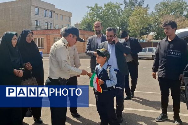 فرزند شهید این بار به گونه ای دگر راهی مدرسه شد