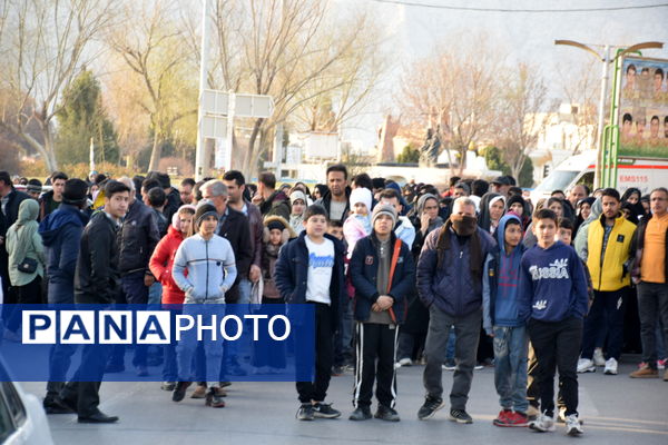 پیاده روی بزرگ خانوادگی فجرانه 