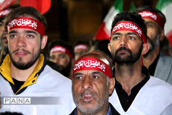 دسته کفن پوشان یزدی در سوگ رهبر انقلاب