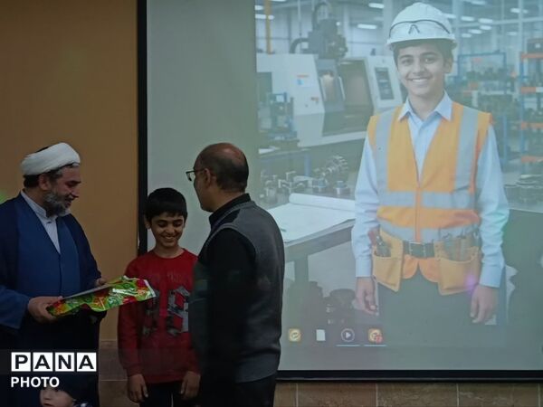 جشن تکلیف دانش‌آموزان دبیرستان پسرانه صدرا ابرکوه