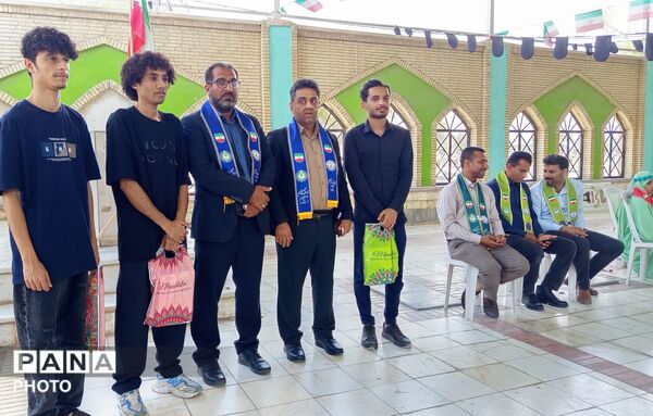 تجدید میثاق پیشتازان هرمزگان با شهدا در سالروز تأسیس سازمان دانش‌آموزی