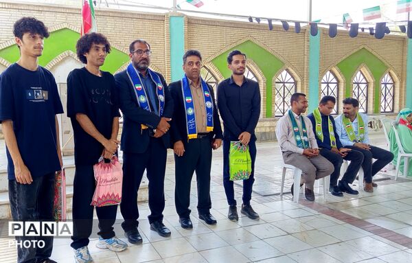 تجدید میثاق پیشتازان هرمزگان با شهدا در سالروز تأسیس سازمان دانش‌آموزی