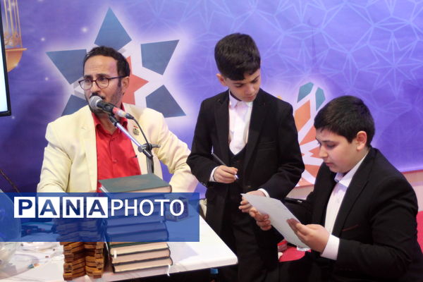  حال هوای غرفه وزارت آموزش و پرورش در سی و دومین نمایشگاه بین‌المللی قرآن کریم 