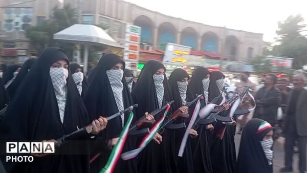 رژه بسیجیان، سپاهیان و نیروی انتظامی درملایر