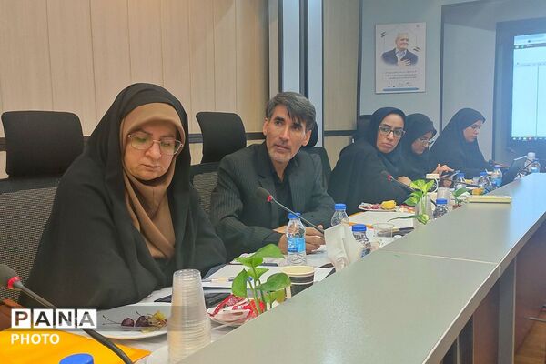 نشست تخصصی بررسی اطلس فضاهای بهداشتی در اداره  کل آموزش و پرورش شهرستانهای استان تهران 