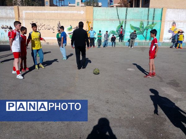 برگزاری مسابقه فوتبال درون مدرسه‌ای شهید فرمانی
