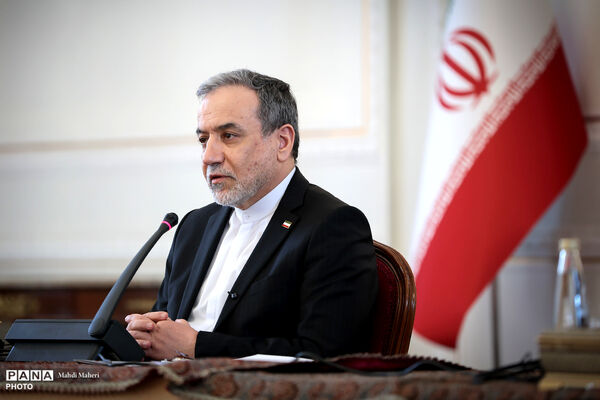 نشست وزیر امور خارجه با سفرا و روسای نمایندگی‌های خارجی و بین‌المللی