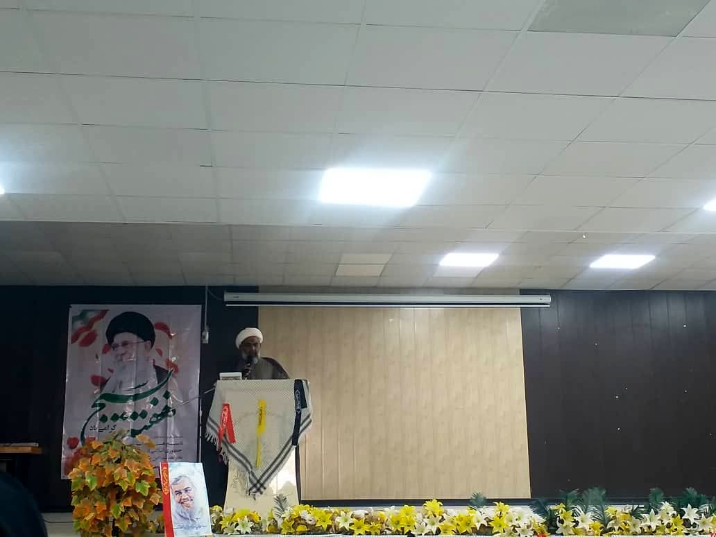 روحیه بسیجی جامعه را به سمت پیشرفت و تعالی هدایت می‌کند