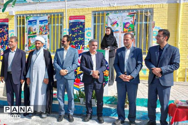 جشن شکوفه‌های کلاس اولی در دبستان فرهنگیان