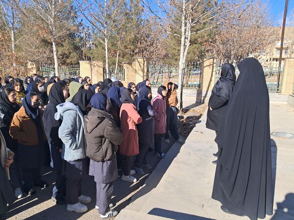 آموزش تعالیم عملی بسیج آمادگی‌دفاعی پایه نهم