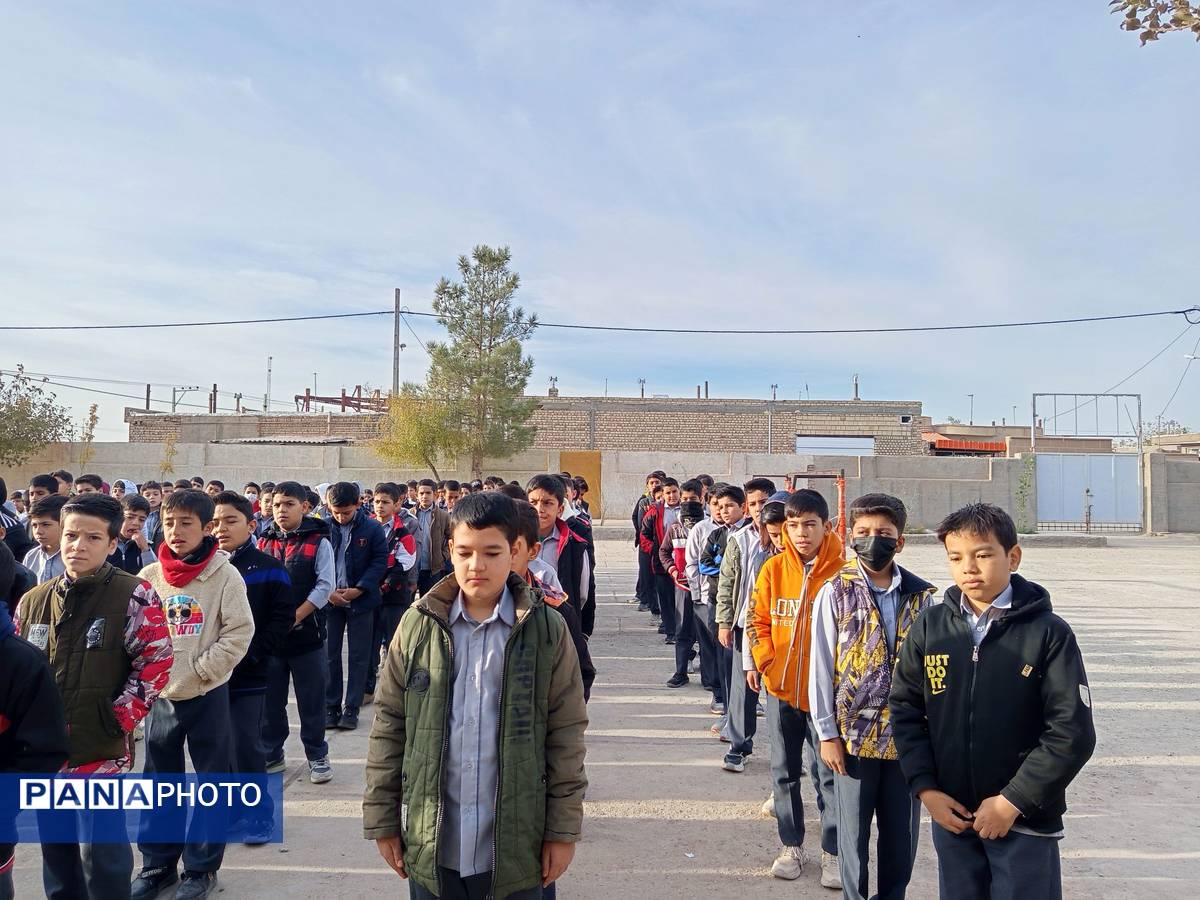 مراسم صبحگاهی در مدرسه پسرانه برادران ابراهیمی نیا