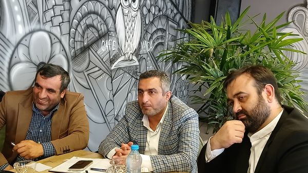 نشست فرماندار محمودآباد با اعضای شورای دانش‌آموزی 