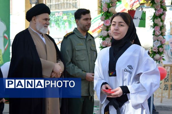 طنین زنگ انقلاب در بهارستان‌دو 