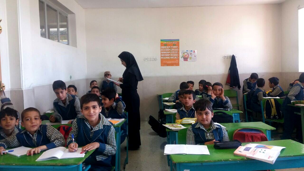 روایت معلم ایثارگر از عشق و علاقه خود به دانش‌آموزان و تشکیل کلاس در منزل