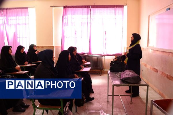 دوره تربیت مربی پیشتاز سازمان دانش‌آموزی شهرستان رباط‌کریم