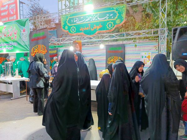 برپایی چایخانه امام رضا(ع) در موکب کوثر مسجد امیرالمومنین (ع) در بجنورد