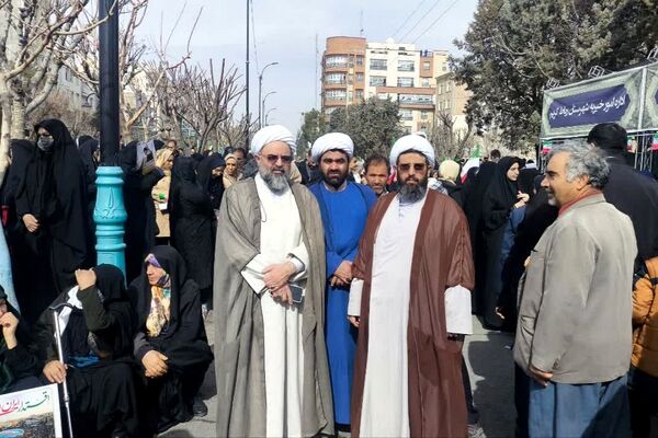 بازدید امام جمعه شهرستان رباط‌کریم و رئیس‌اداره‌ امورخیریه از موکب رباط کریم