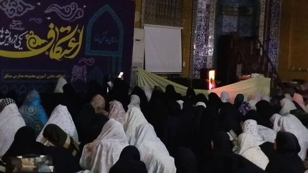 اعتکاف دانش‌آموزان دختر در مسجد امام حسین (ع) تبریز