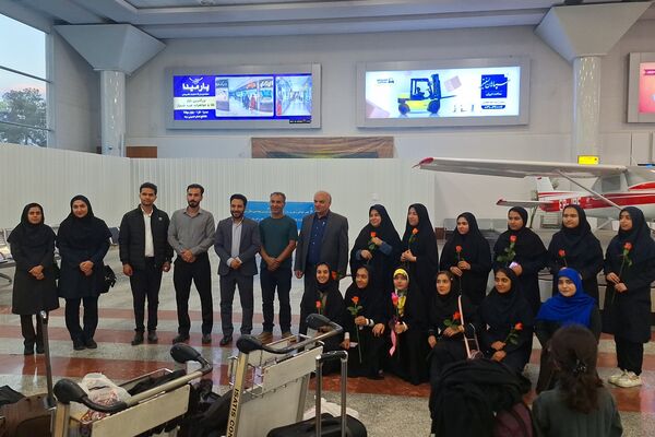 استقبال از زائران حرم امام رئوف در فرودگاه شیراز